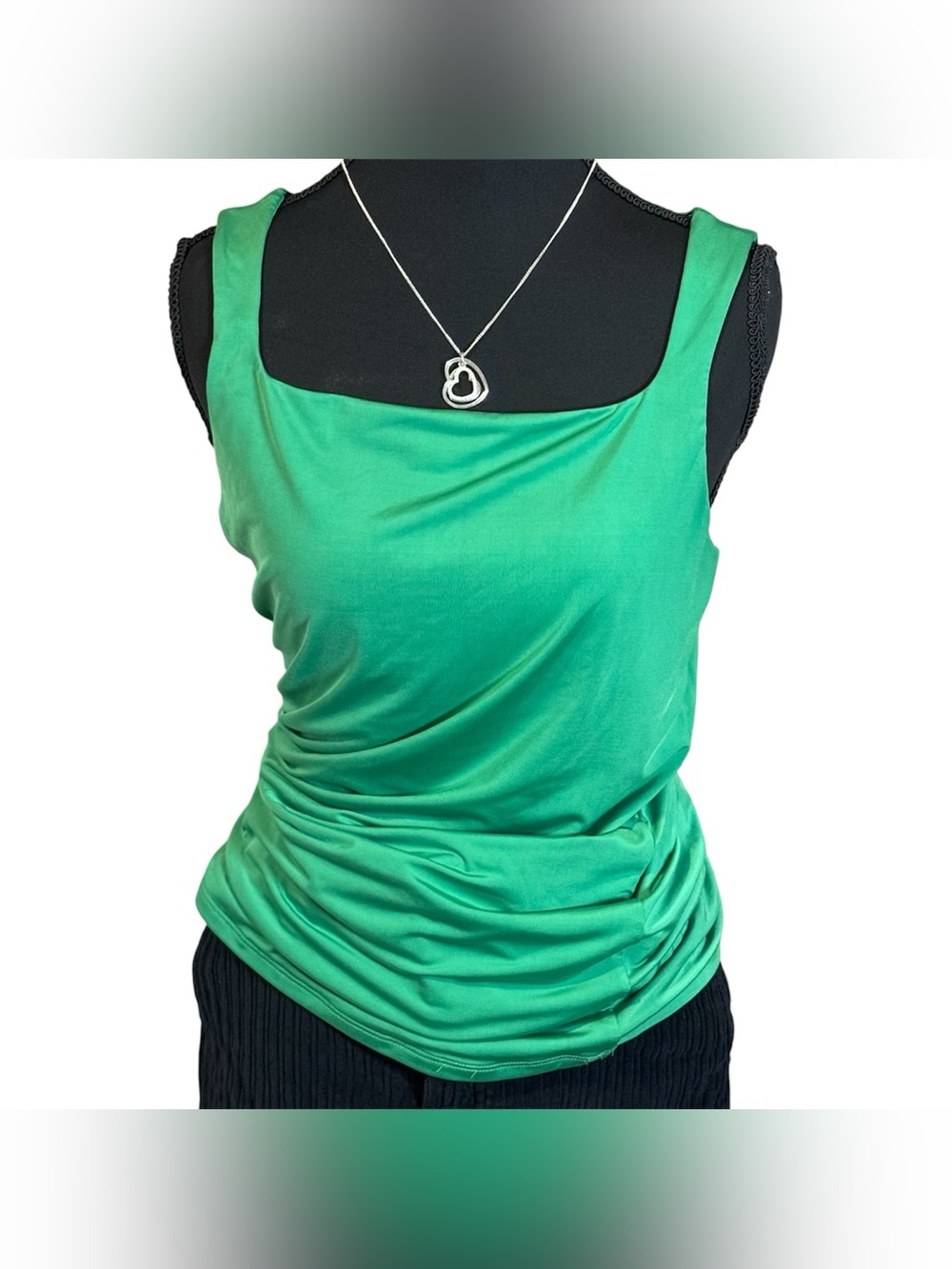 Large Maurice’s Edgely emerald green tank top with square neckline